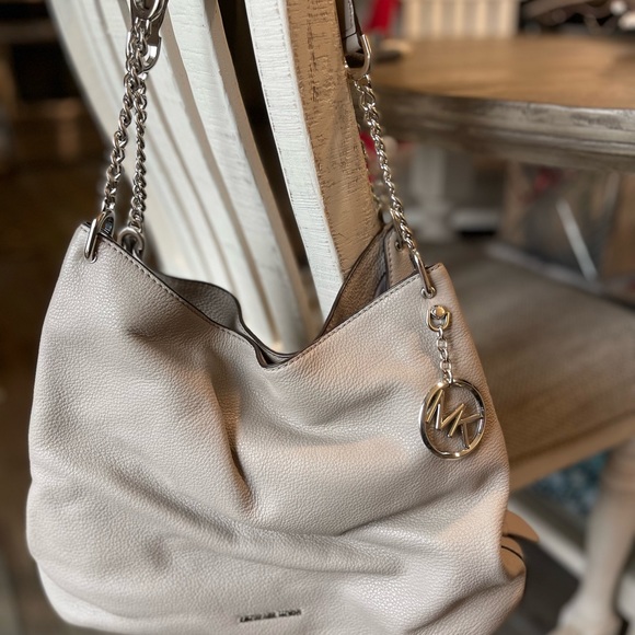 EUC large Michael kors shoulder bag. Matching wallet/ wristlet also listed - Picture 6 of 6